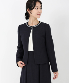 襟ぐりビジュー付ツイードジャケット