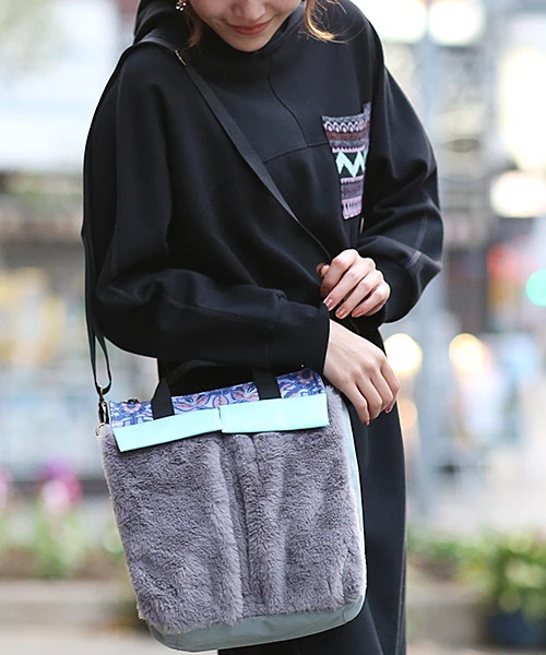 ダブルポケットファーショルダートート / ショルダーバッグ・ボディ