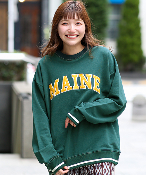 グレーの刺繍パッチ付きスウェット グレーの刺繍パッチ付きスウェット