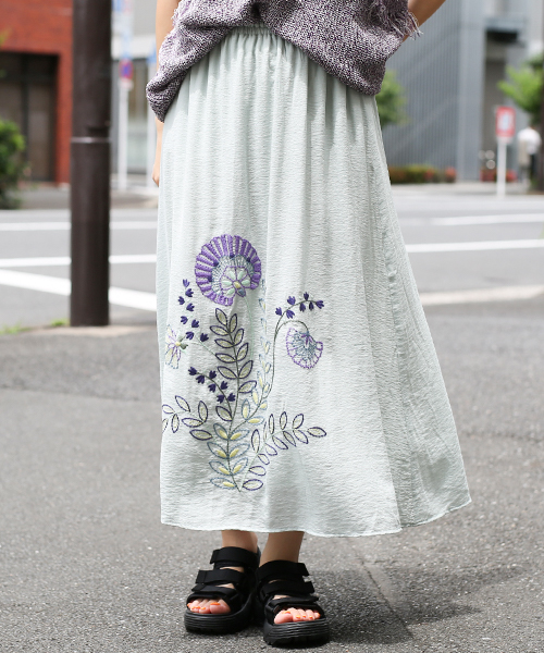 Lilou+Lily＊ボタニカル刺繍 ロングギャザースカート