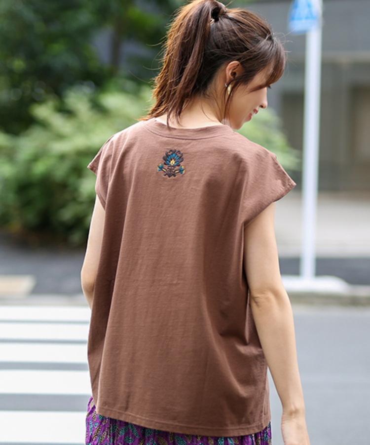チチカカ |バックネック刺繍Tシャツ