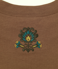 チチカカ |バックネック刺繍Tシャツ