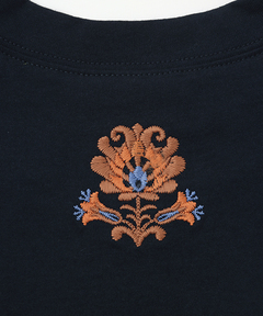 チチカカ |バックネック刺繍Tシャツ