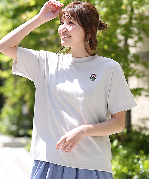 ワンポイントフラワー刺繍Tシャツ / Tシャツ・カットソー