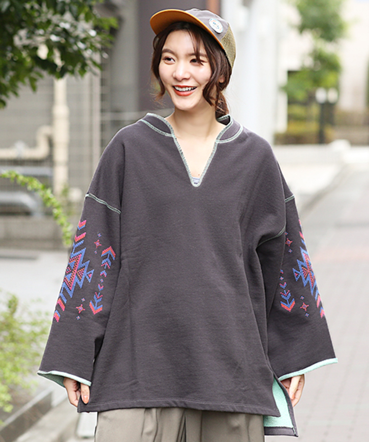 チチカカ |配色裏毛ナバホ刺繍プルオーバー