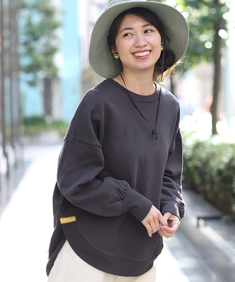 チチカカ |配色裏毛ラウンドヘムプルオーバー