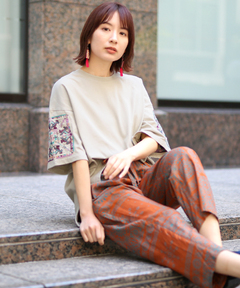 チチカカ |フェアトレードコットン袖刺繍Tプルオーバー