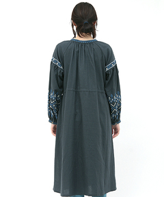 チチカカ |クロス刺繍ガウンワンピース