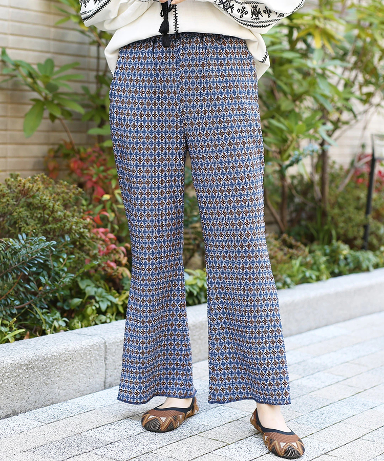 チチカカ |総柄プリントフレアパンツ