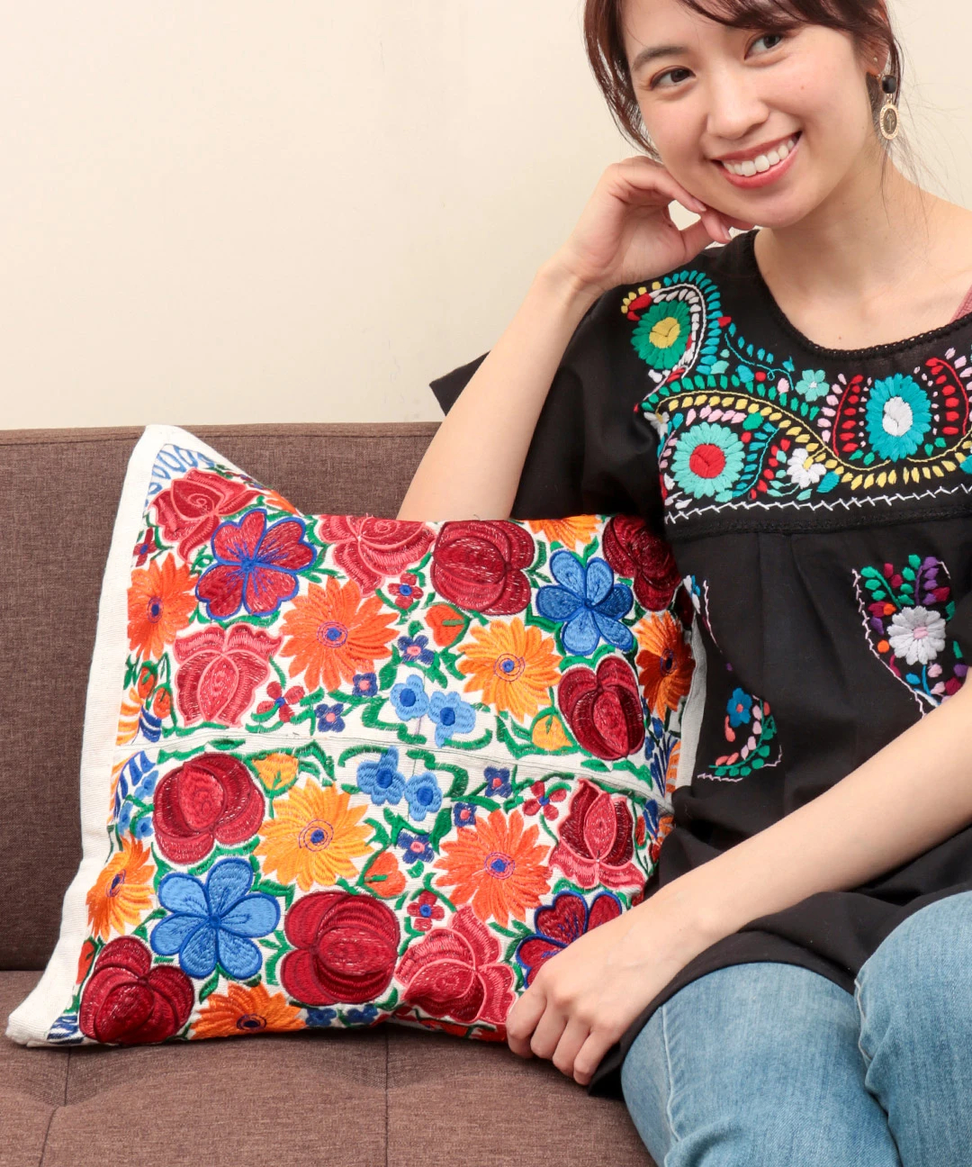 【リネン刺繍　marumamemomoページ】クッションカバー クッションカバー コットン，刺繍 マンダラ カラフルな刺繍