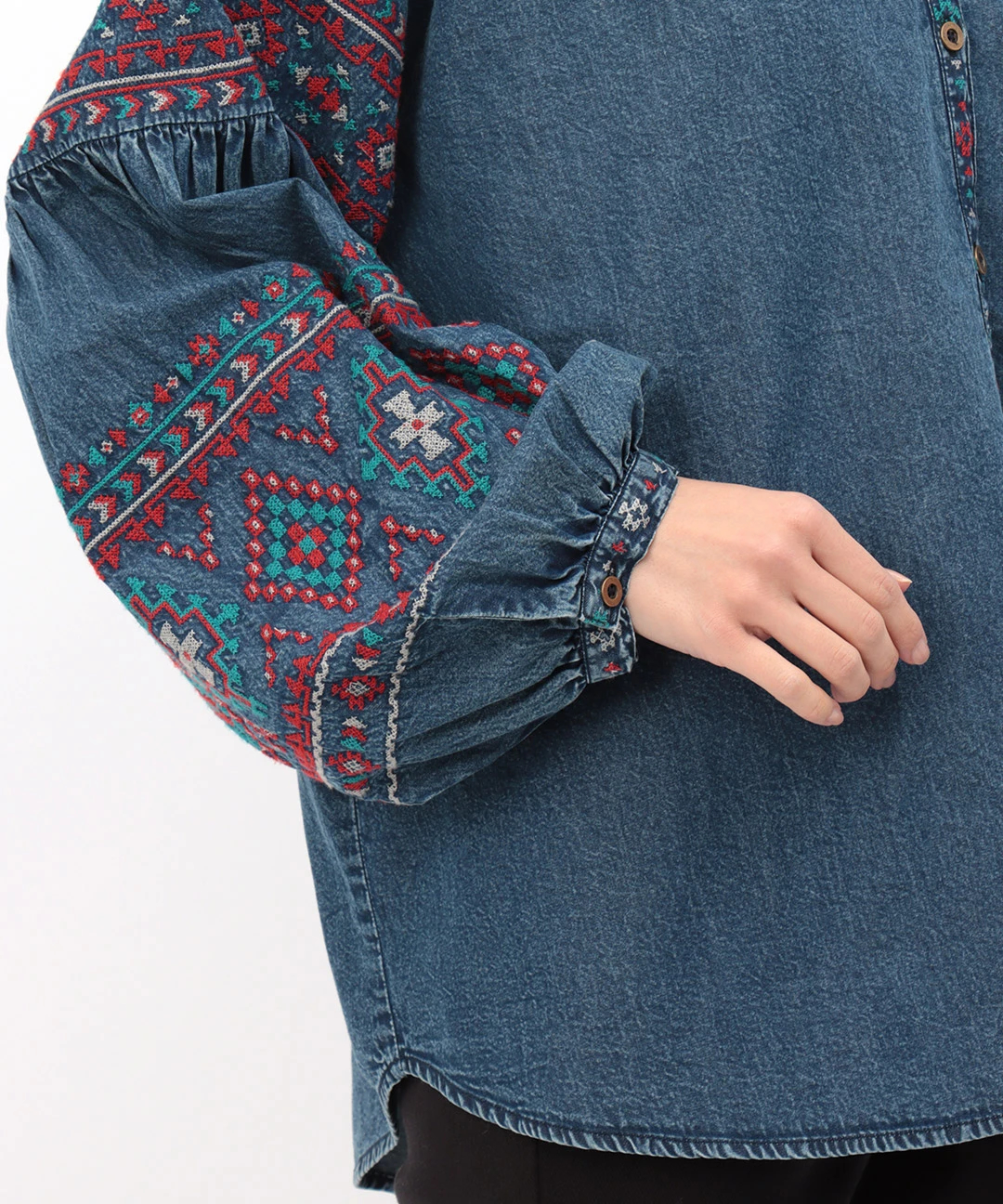 若者に人気のブランド ナバホクロス刺繍ブラウス（大きいサイズ） / シャツ・ブラウス ジャケット・アウター