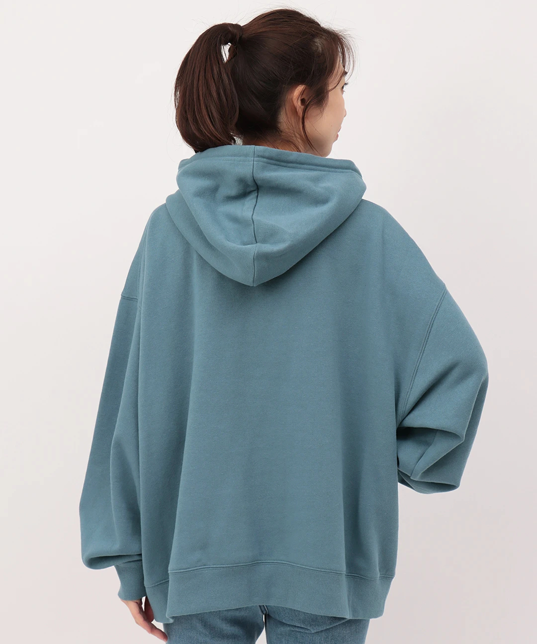 新品◆ガウディ◆綺麗な白！着心地のいいストレッチスウェット素材”パーカーブルゾン オーバーサイズロゴプリント入スウェットパーカー＜大きいサイズ