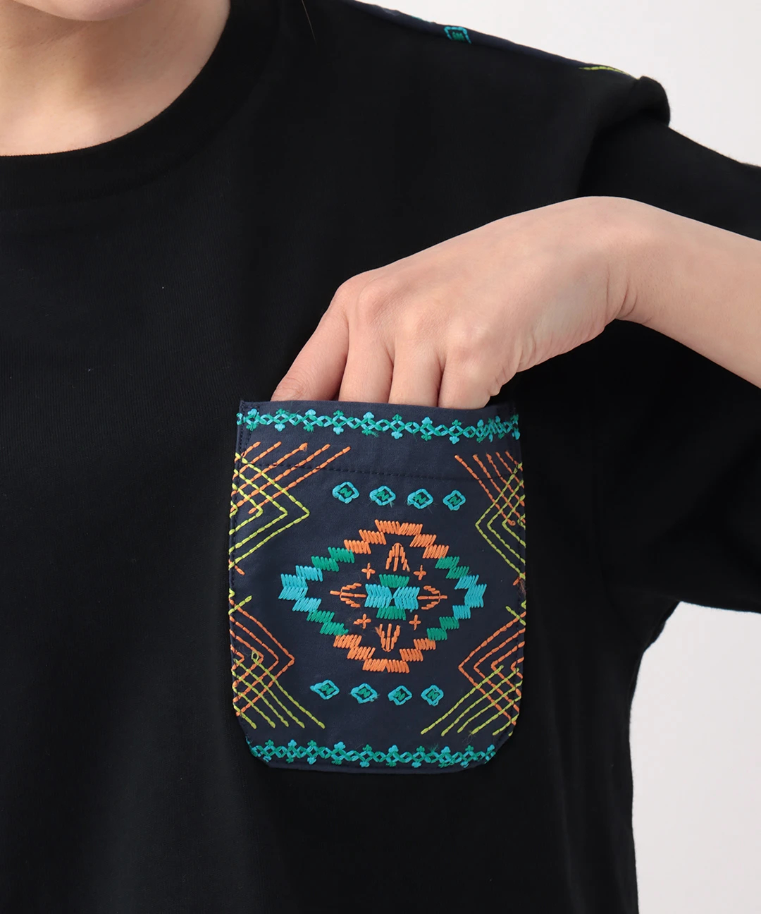 リメイク刺繍Tシャツ / Tシャツ・カットソー | エスニックファッション