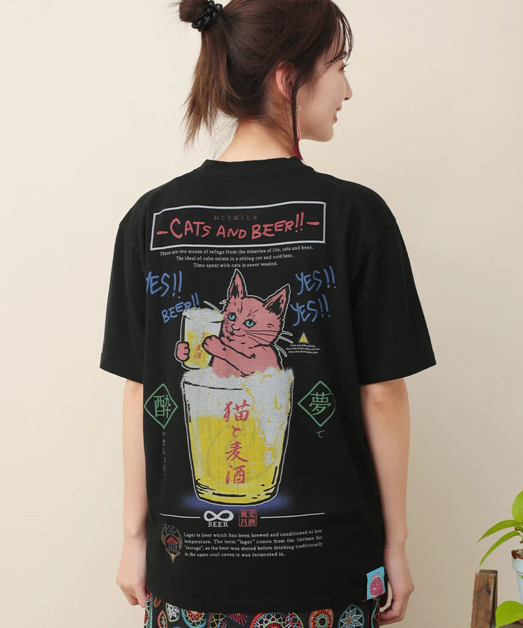 チチカカ |go slow caravan 猫と麦酒Tシャツ 麦酒風呂【WEB限定】