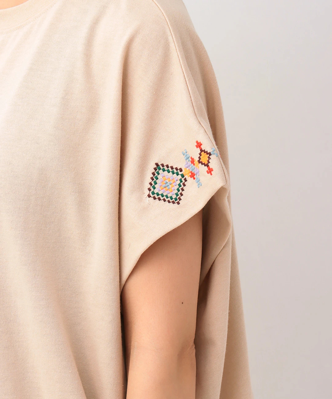 刺繍デザインプルオーバー / Tシャツ・カットソー | エスニック