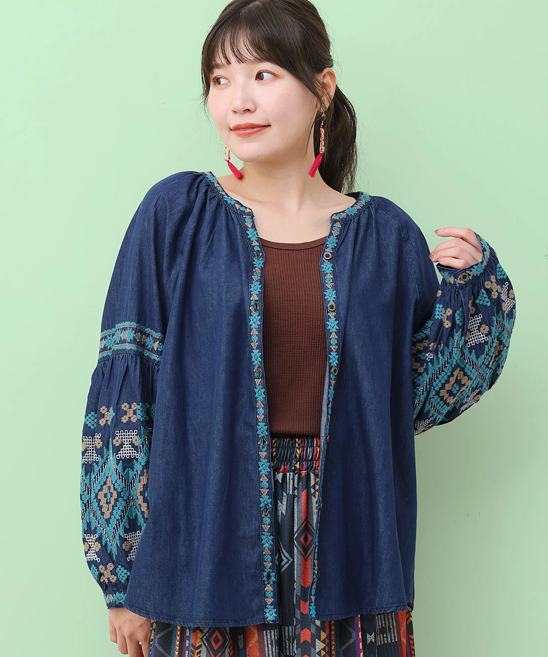 Rico ライトデニムナバホ刺繍ブラウス / シャツ・ブラウス