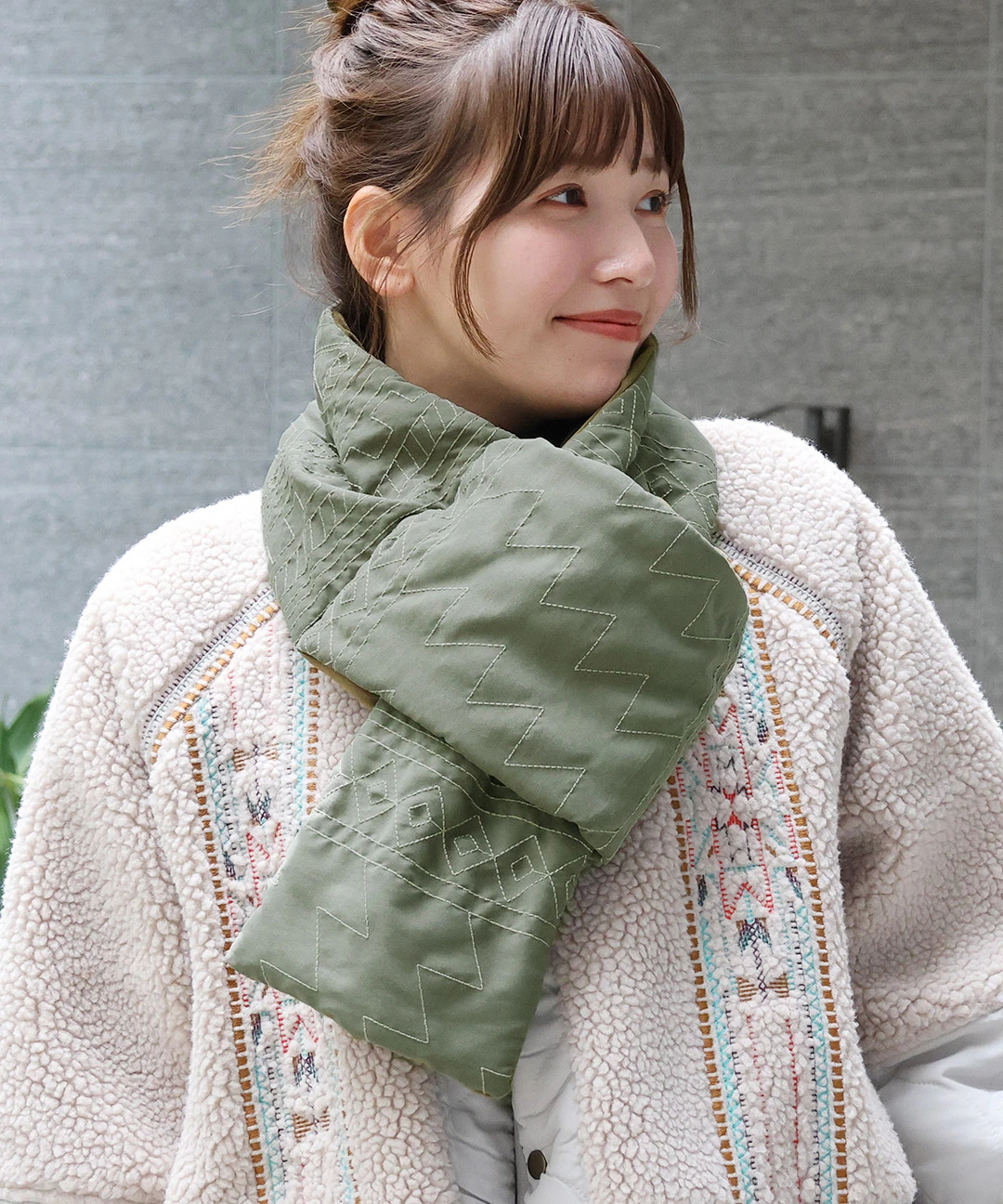 ネイティブ刺繍パッファーマフラー / ストール・マフラー・スヌード