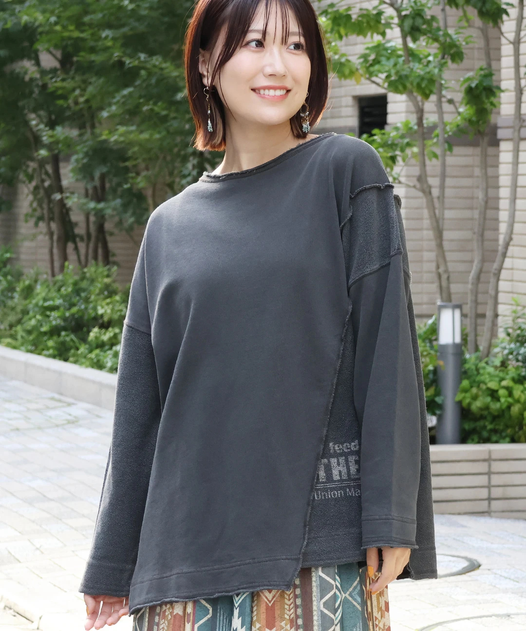 裏表切替アシンメトリープルオーバー(大きいサイズ) / Tシャツ 裏表切替アシンメトリープルオーバー(大きいサイズ) / Tシャツ