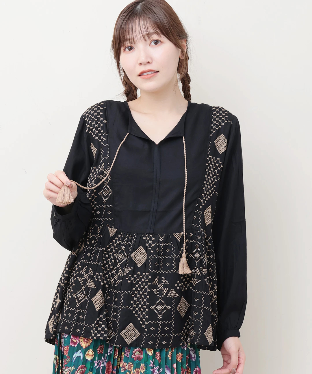 新作 Shanti Shanti プルオーバー ジオメトリー 大人可愛い レディース 秋冬 長袖  トップス ブラウス 幾何学模様  刺繍 アジアン エスニック Shanti Shanti ジオメトリープルオーバー【WEB限定】 / シャツ