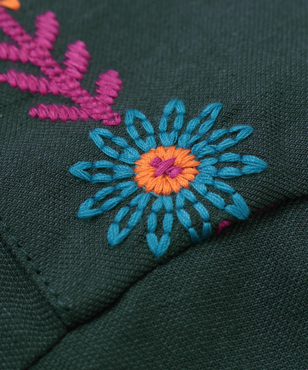 リネン混フロル刺繍シャツ ／ シャツ トップス 羽織り レディース 長袖 春 夏 秋 シンプル 麻混 レーヨン 綿 刺しゅう 花 フラワー オーバーサイズ ゆったり リネン混フロル刺繍シャツ / シャツ・ブラウス | エスニック