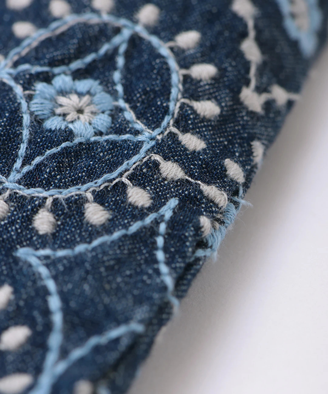 新品　チチカカ　エンブロイダリーデニムパンツ　刺繍 新品 チチカカ エンブロイダリーデニムパンツ 刺繍 - メルカリ