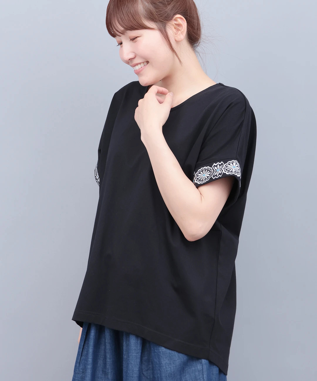 スリーブジュエル刺繍Tシャツ / Tシャツ・カットソー