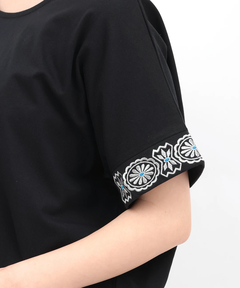 チチカカ |スリーブジュエル刺繍Tシャツ
