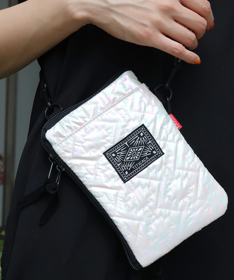 チチカカ |シャイニーキルティングスマホショルダーポーチ