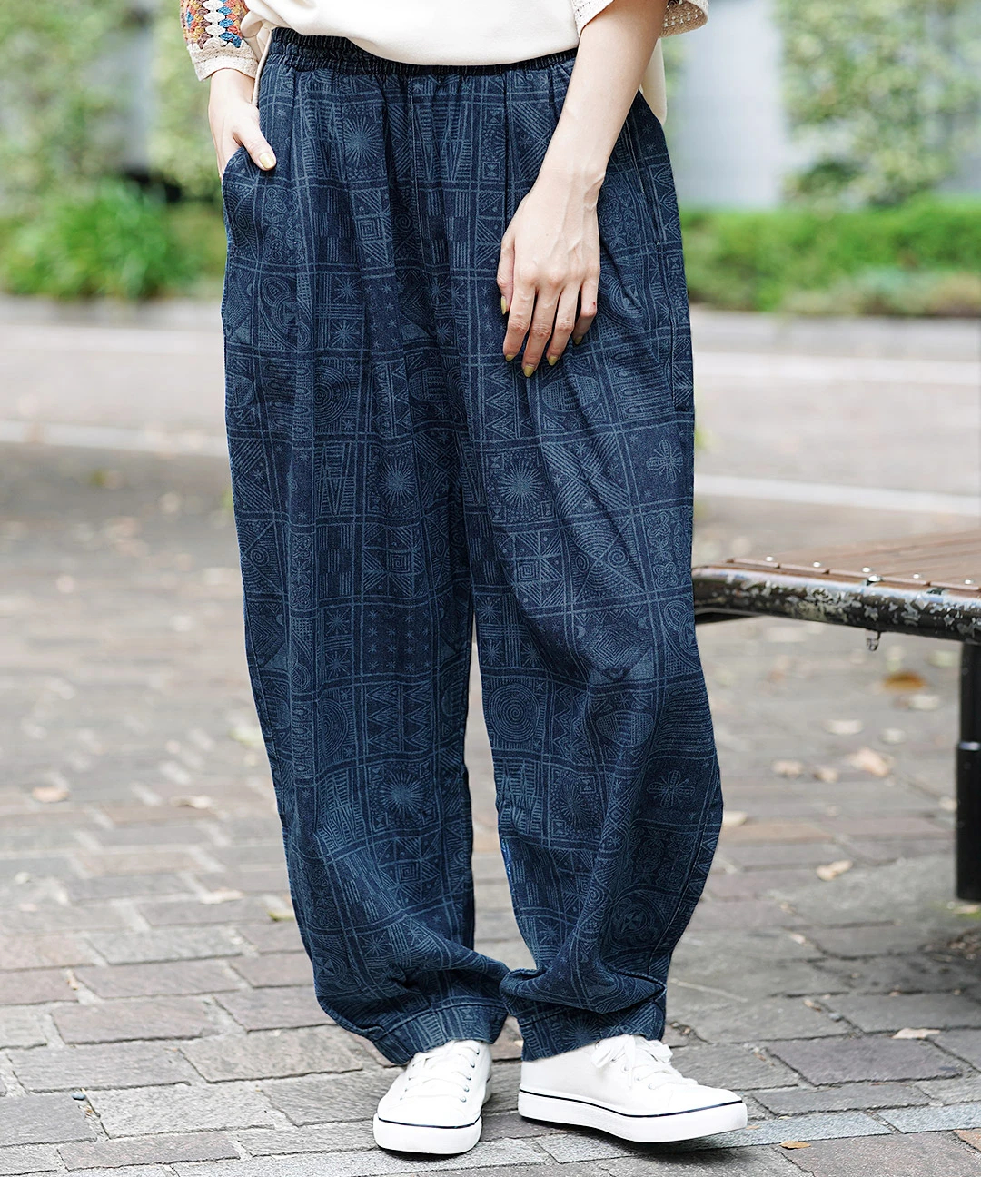 エスニック　デニムパンツ　リメイク衣類　モン族衣類　モン族デニムパンツ16 エスニック デニムパンツ リメイク衣類 モン族衣類 モン族デニム