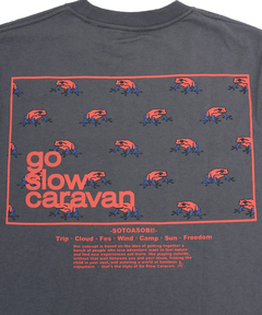 チチカカ |go slow caravan USAコットンスクエアロゴバックプリントTシャツ【WEB限定】