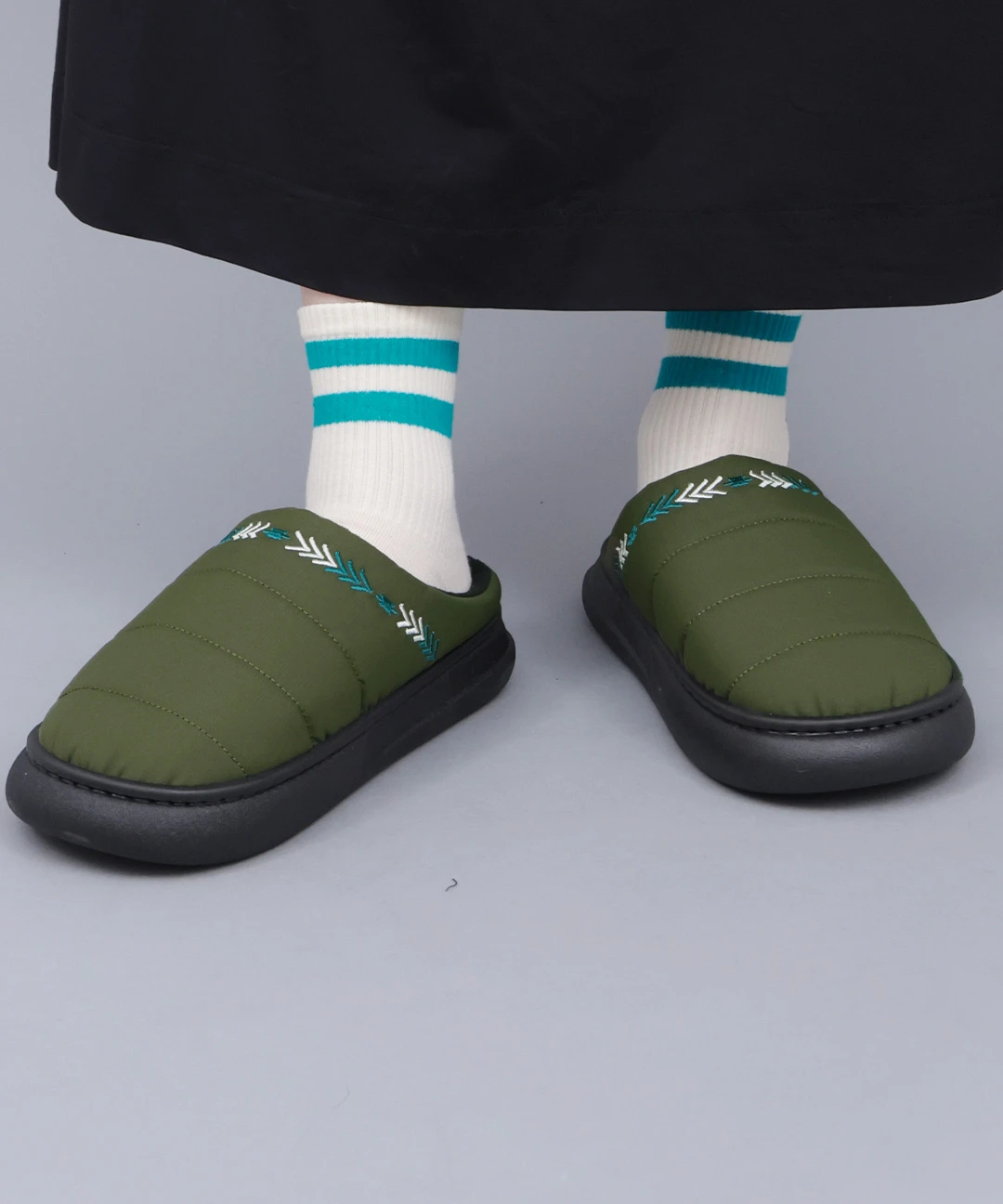 ネイティブ刺繍キルティングスリッポン / その他シューズ