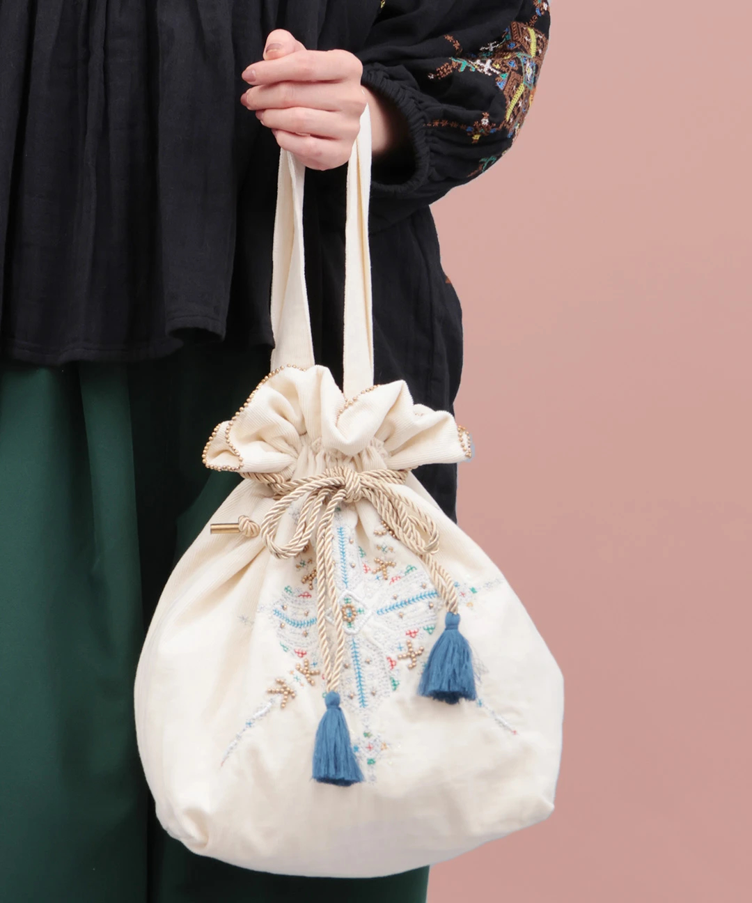 【極美品】HAYNI 巾着かごバッグ ショルダーバッグ ブラックステッチ 極美品】HAYNI 巾着かごバッグ ショルダーバッグ ブラックステッチ