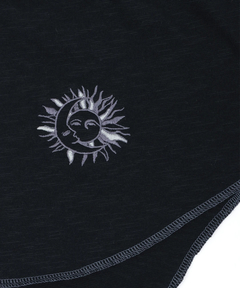 チチカカ |吸湿発熱ワンポイント刺繍ロングTシャツ