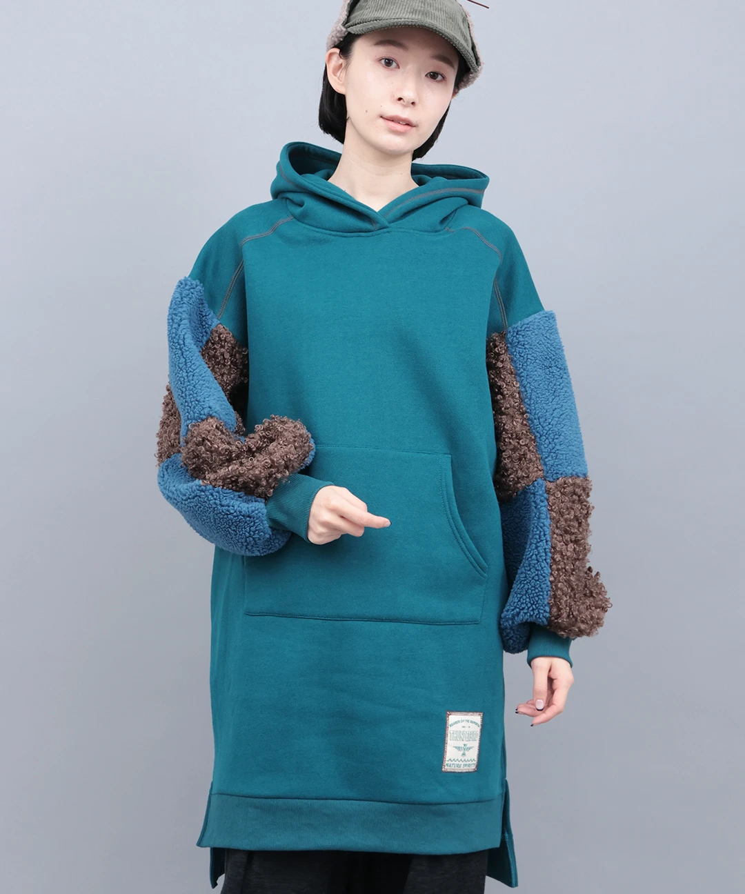 ozz oneste 彼岸刀刺繍裏起毛ワンピース 裏起毛×ボアスリーブフードワンピース / ワンピース | エスニック
