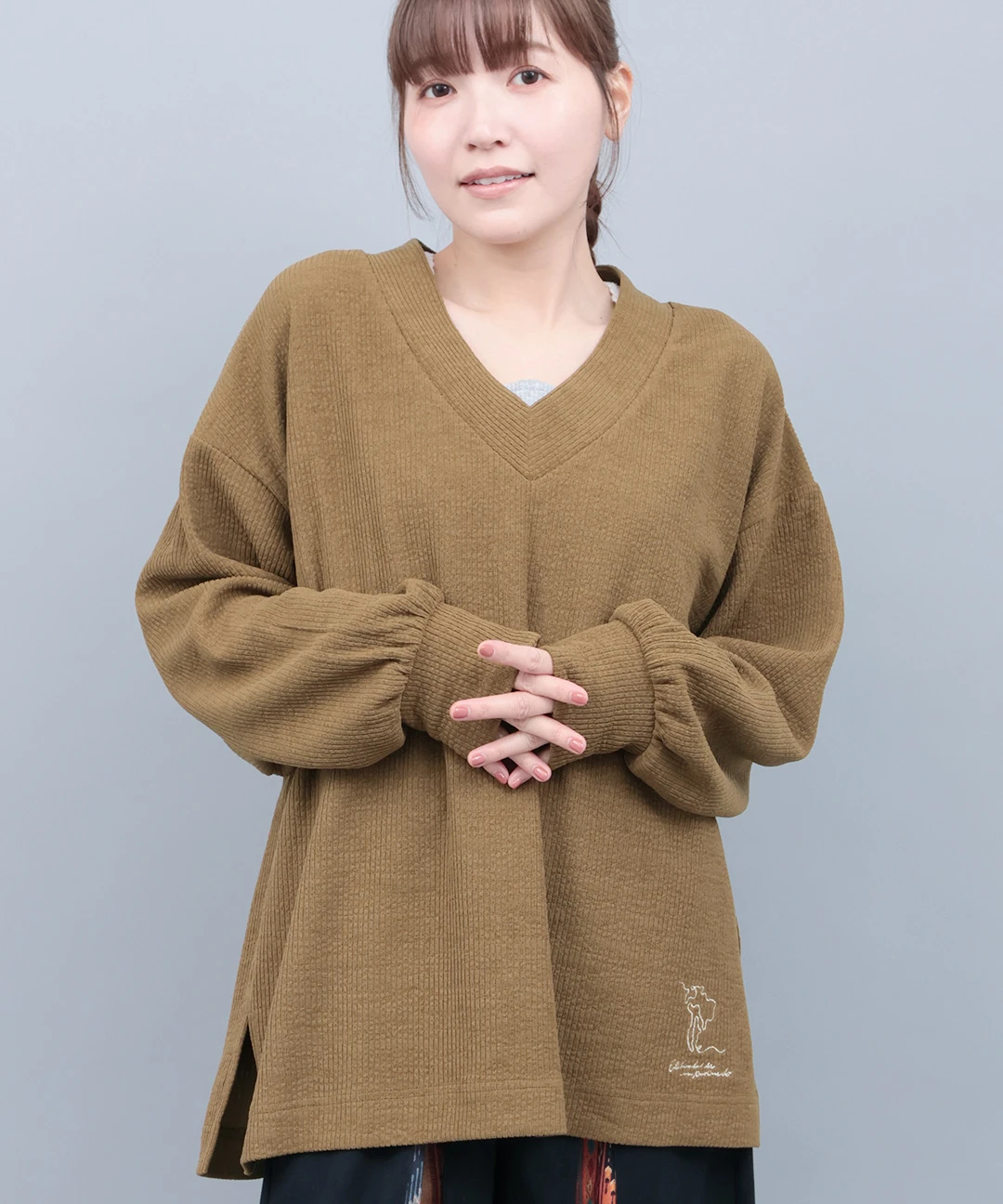 Vネックサイドスリットプルオーバー / Tシャツ・カットソー