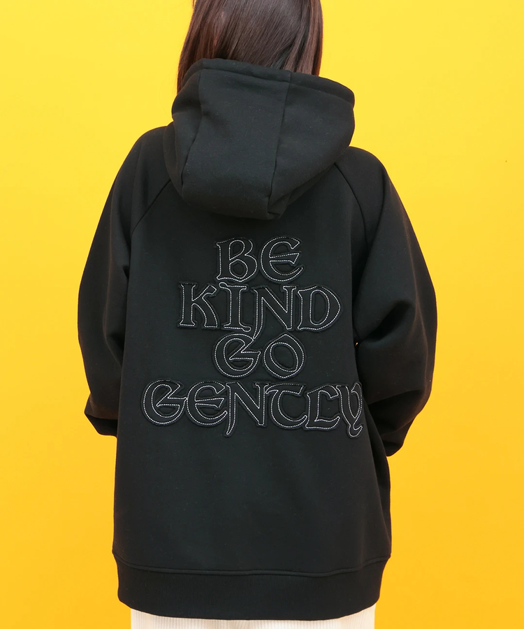 チチカカ |Orale! 裏起毛ロゴパッチフーディー