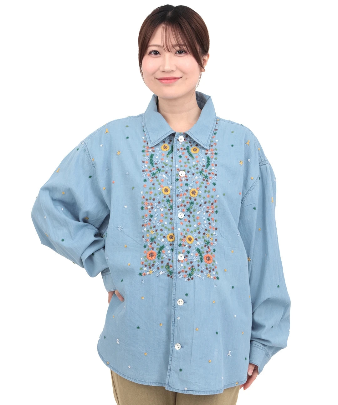 K792 go slow caravan デニムシャツ 刺繍 go slow caravan ライトデニムパネル刺繍シャツ【WEB限定】 / シャツ