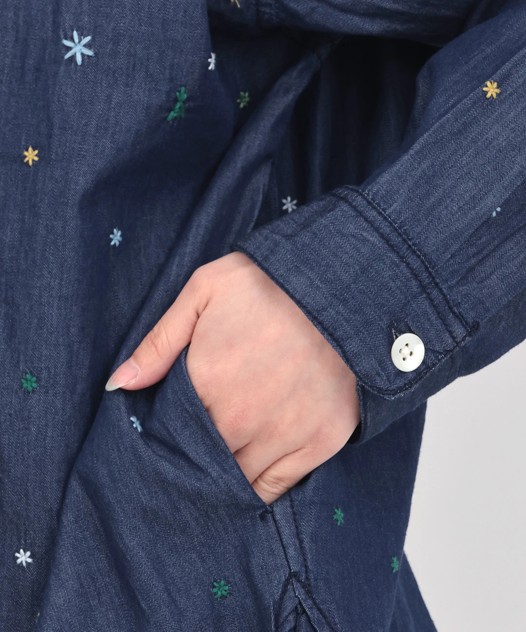 go slow caravan ライトデニムパネル刺繍シャツ【WEB限定】 / シャツ