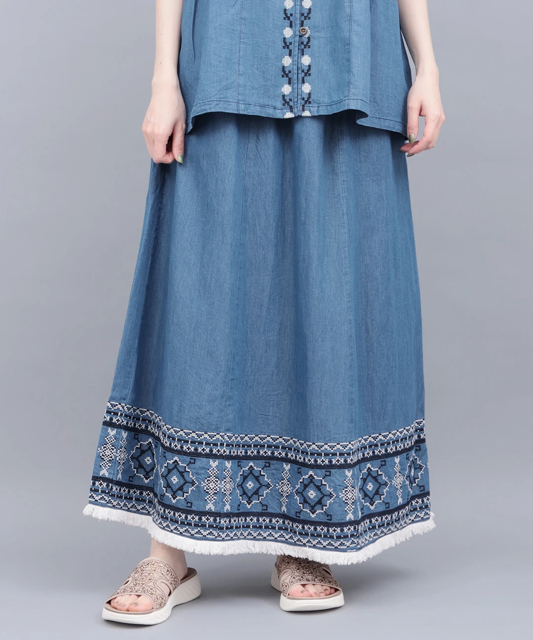 ネイビー刺繍装飾ベッドスカート シングル Shanti Shanti デニム刺繍スカート【WEB限定】 / スカート