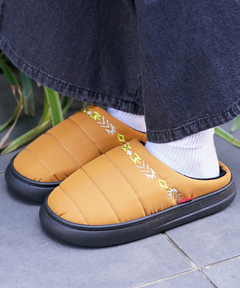 チチカカ |ネイティブ刺繍キルティングスリッポン