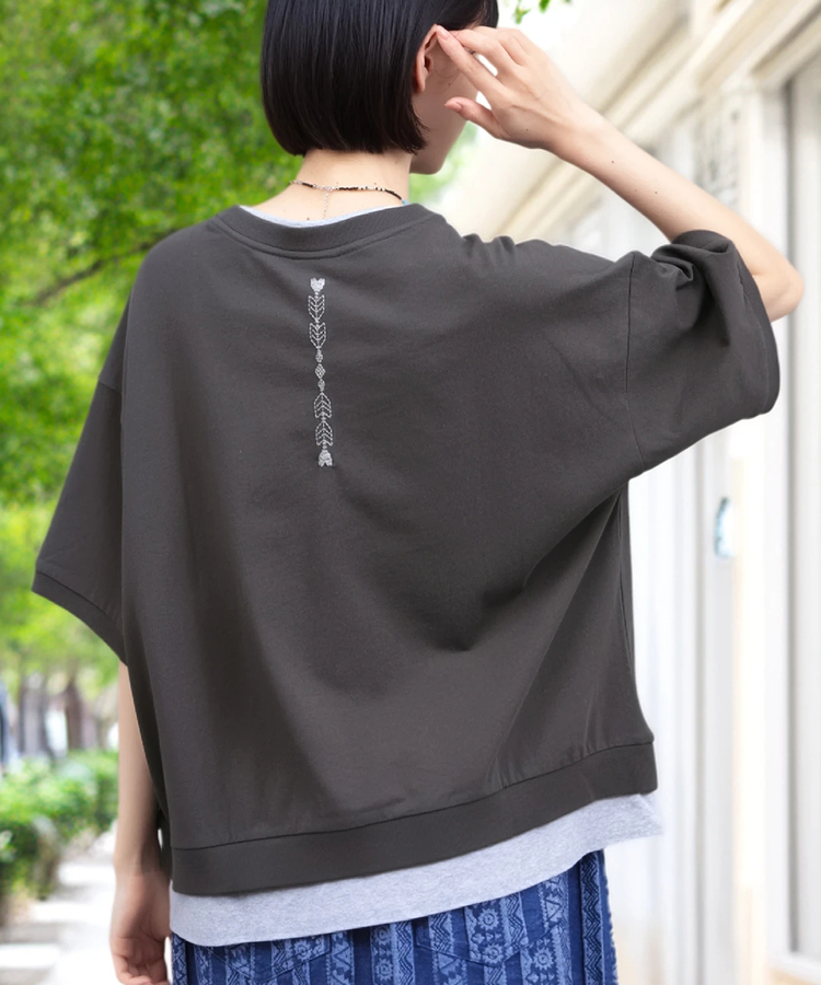 チチカカ |レイヤード風アロー刺繍プルオーバー