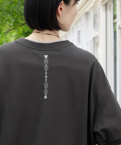 チチカカ |レイヤード風アロー刺繍プルオーバー