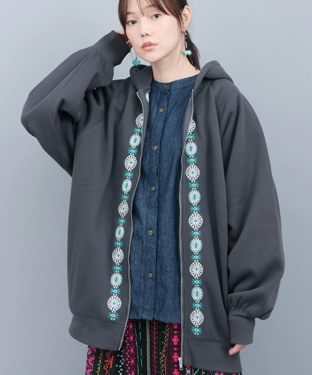 ネイティブシルバー刺繍ジップパーカー / スウェット・パーカー 
